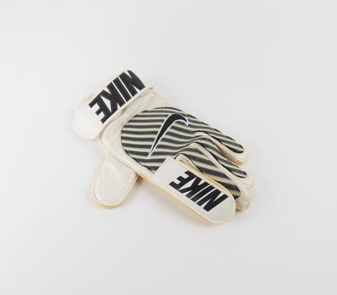 One of a pair of Goalkeeper gloves made by Nike (UK) Ltd.