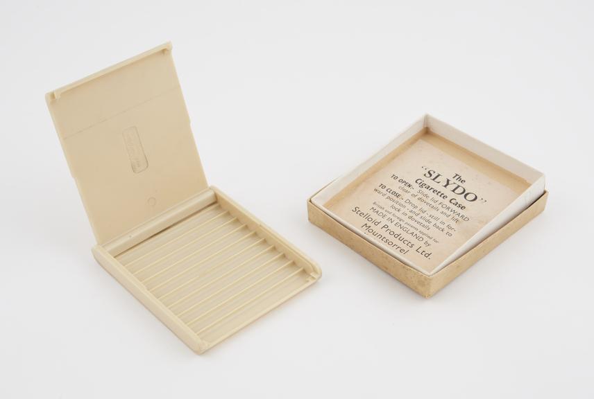 Slydo rectangular cigarette case of ivory coloured urea