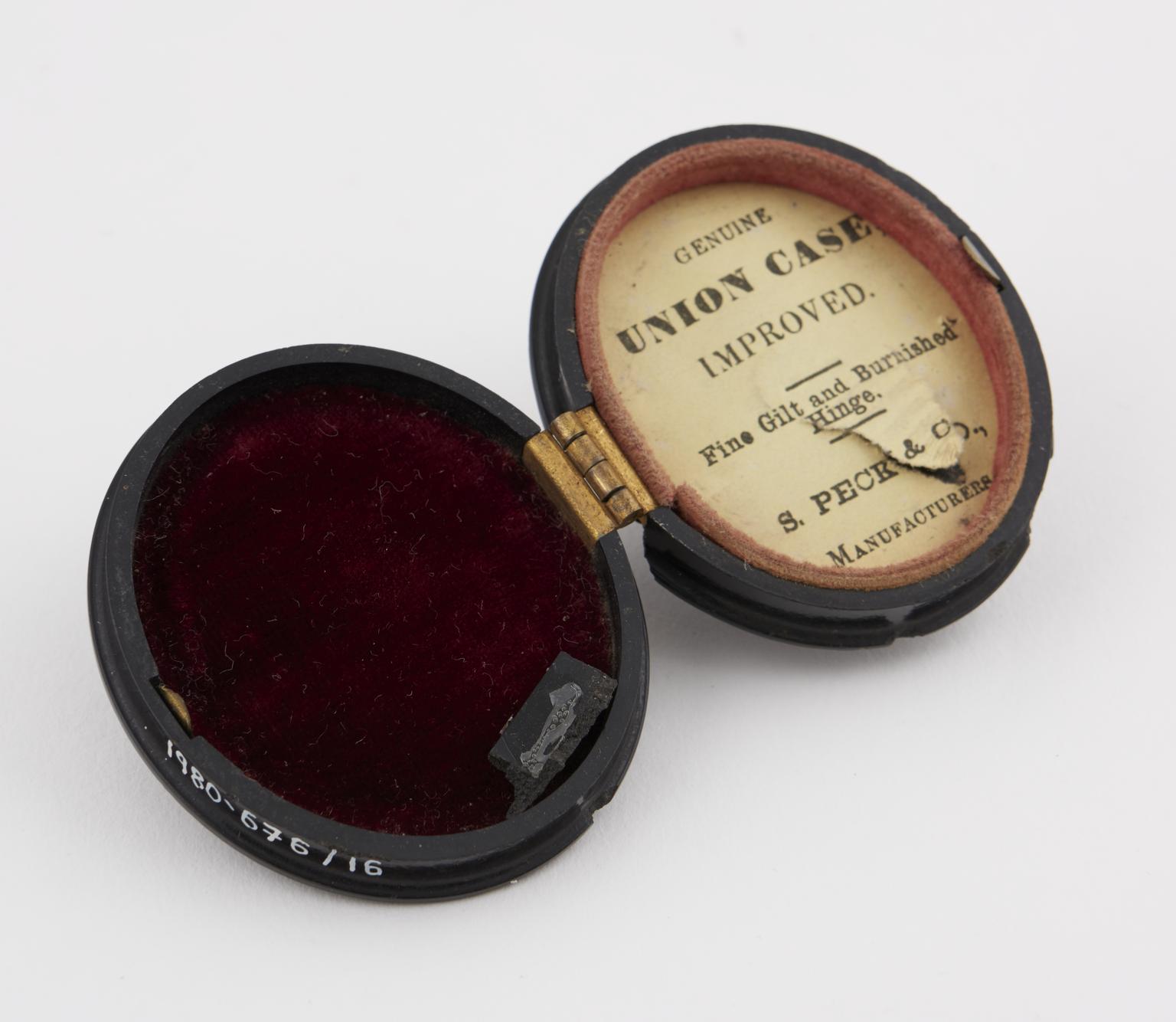 Shellac Case Oval Union Case of black shellac | Science Museum Group Collection