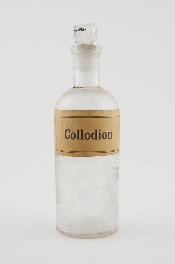 Bottle, shop round, clear glass, for collodion, European