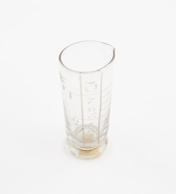 Glass measuring cylinder