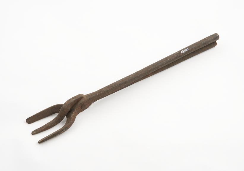 Tongs for lifting crucible, iron, C16 to C19, European