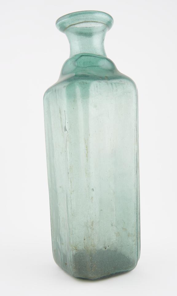 Glass bottle, Spanish