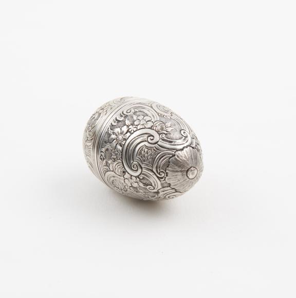 Silver nutmeg grater, egg-shaped