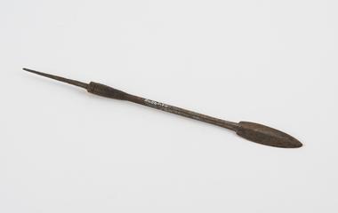 Arrowhead, lanceolate tip, long shaft socket, spiked tang