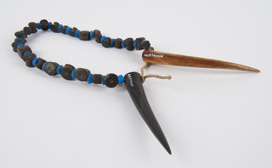 Amuletic necklace of alternating blue glass and vertebrae-like