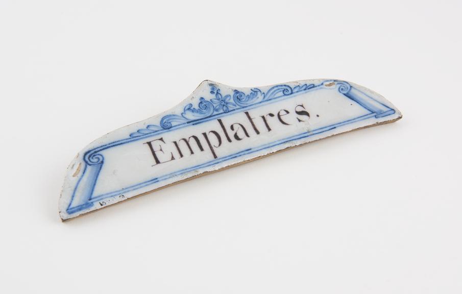 Tin-glazed earthenware drawer label, inscribed Emplatres'