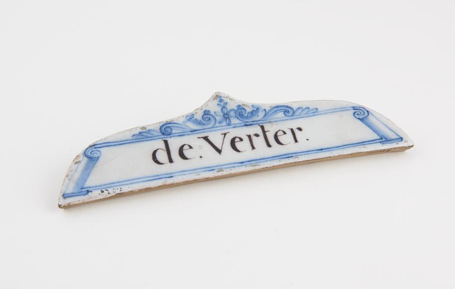 Tin-glazed earthenware drawer label, inscribed de Verter'