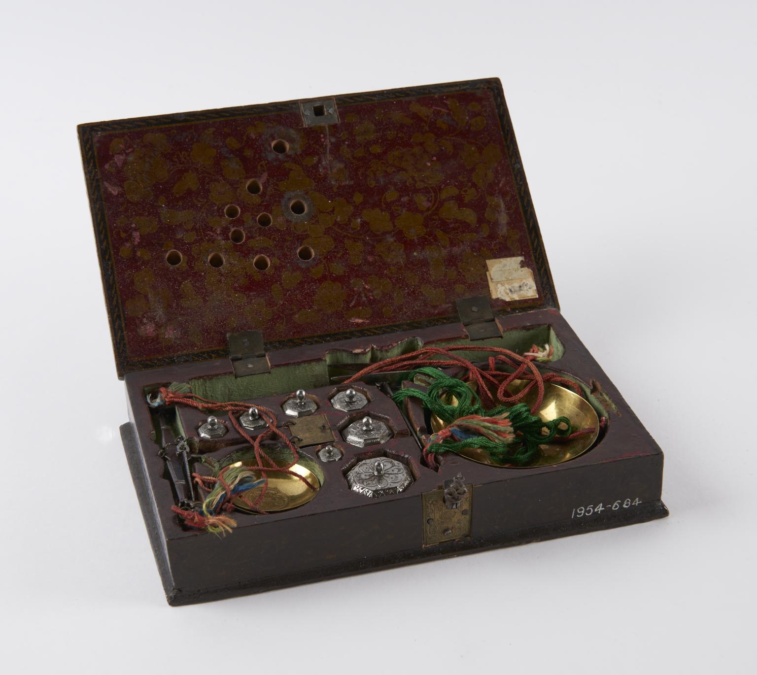 scales (weighing devices); equal-arm balances | Science Museum Group ...