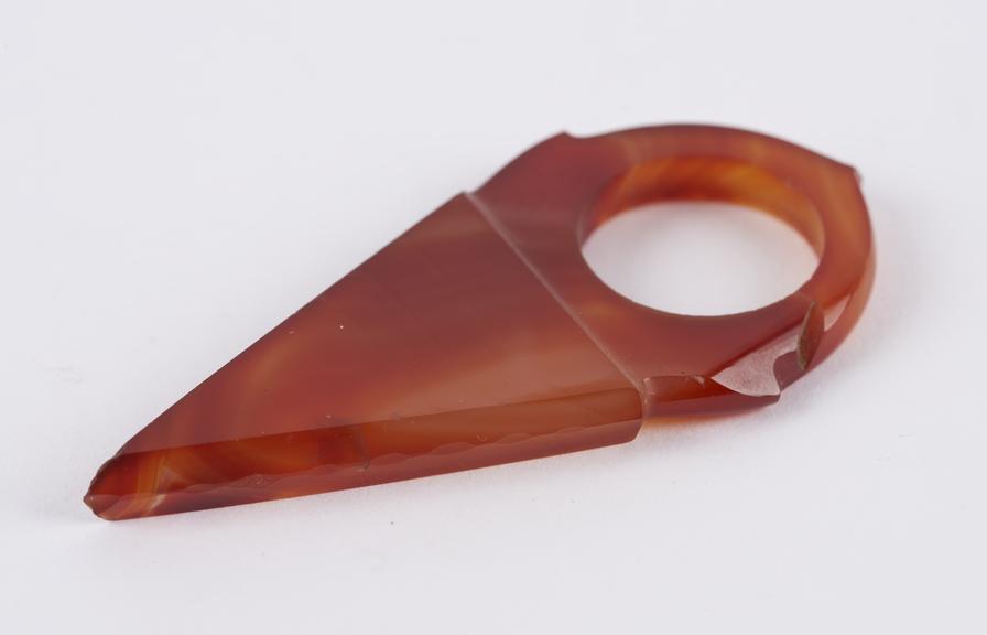 Glass arrowhead trade amulet