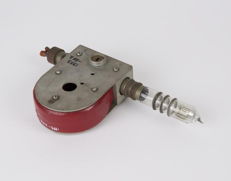Q-Band klystron (floating drift tube), with magnet, 1953