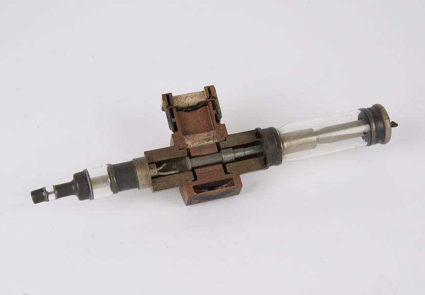 Sectioned X-Band cavity magnetron showing details of cathode