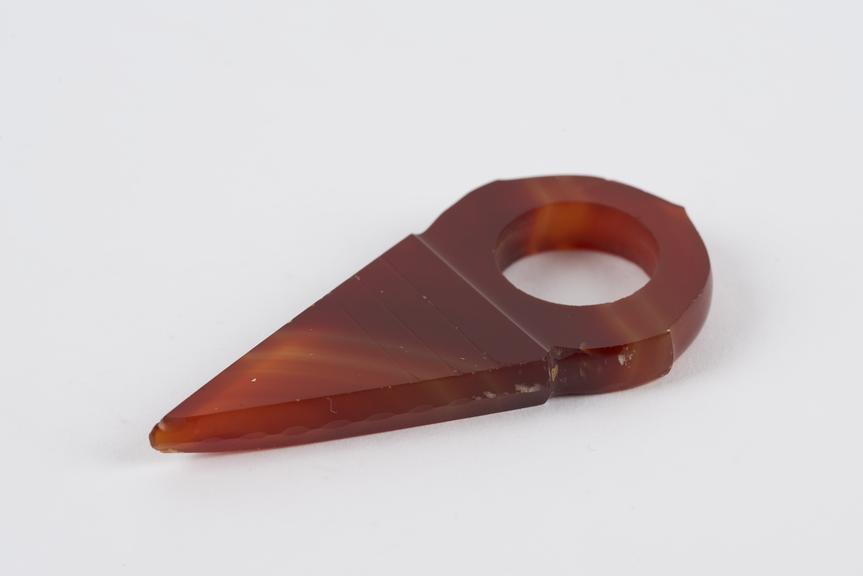 Glass arrowhead trade amulet