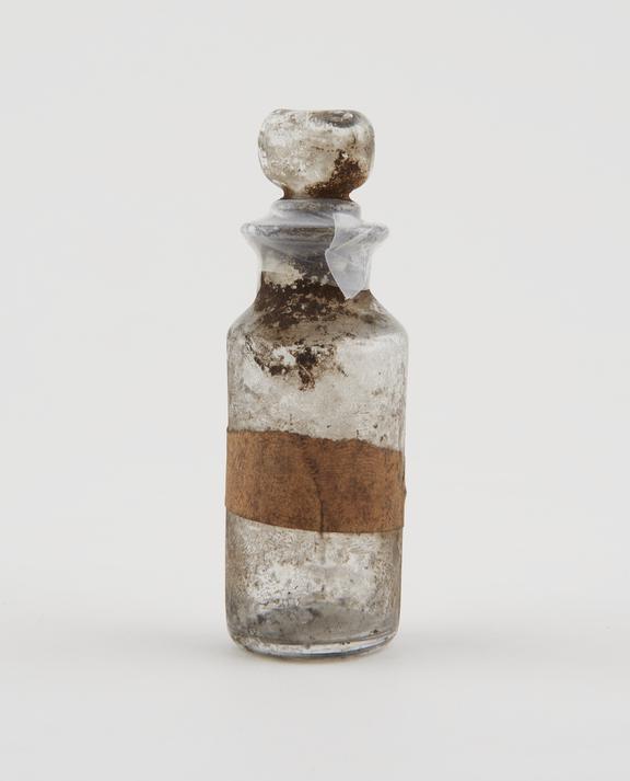 Small bottle, clear glas, trace content, English, 1840-1900