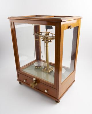 Oertling model 5SBP analytical balance