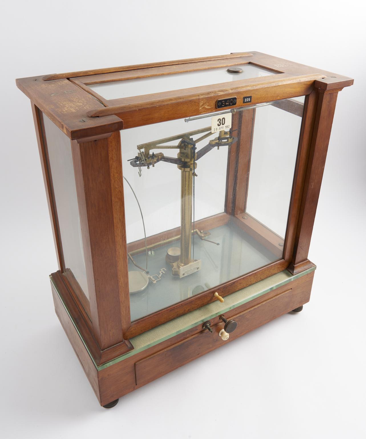 Balance by Becker's Sons | Science Museum Group Collection