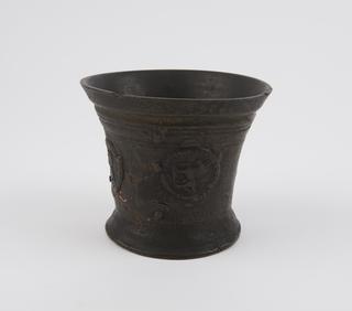 Bell-shaped mortar
