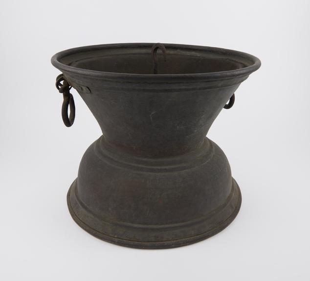 Bath, with tray to be heated in it, copper, C17 to C19