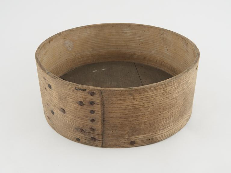 Wooden tub with thick  base, C19