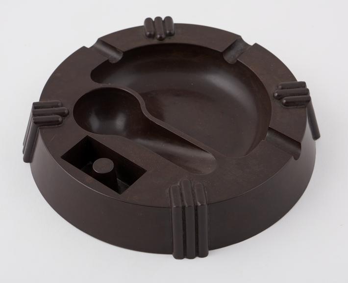 Ashtray  made of  imitation walnut  phenol formaldehyde