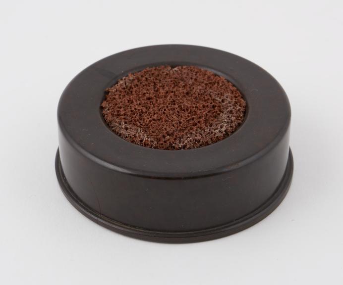 Circular holder, made of phenol formaldehyde