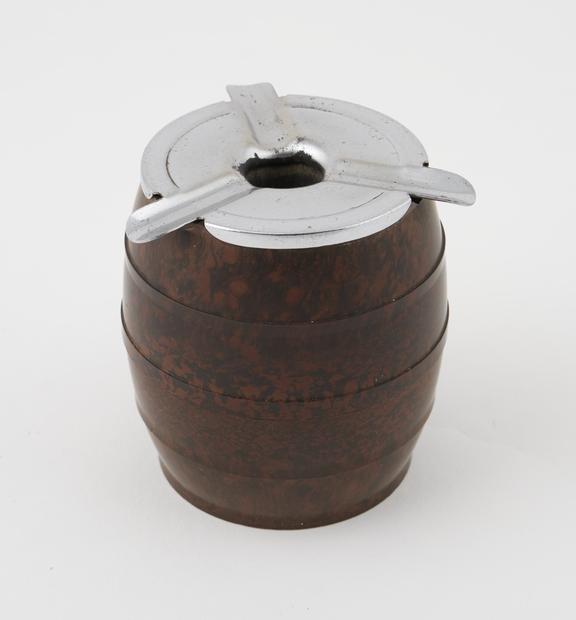 Ashtray  made of  imitation walnut  phenol formaldehyde