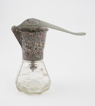 Jubilee hand-operated cream maker comprising glass container