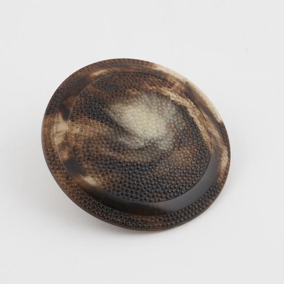 Circular button of imitation tortoiseshell acrylic ?