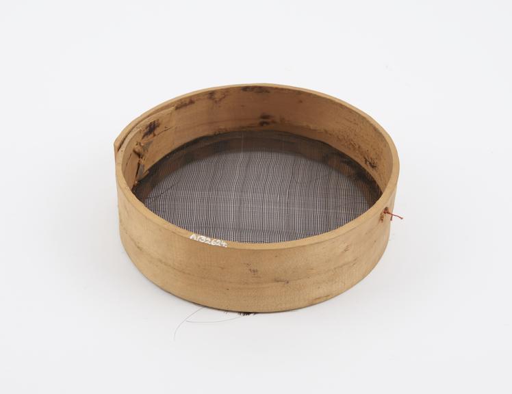 Pharmacy sieve, wood and mesh, Chinese