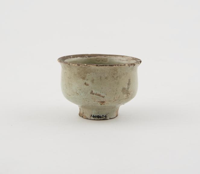 Earthenware dispensing pot, tin-glazed, 1690 to 1760