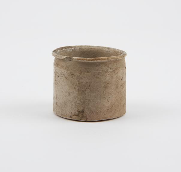 Stoneware dispensing pot, 1800 to 1900