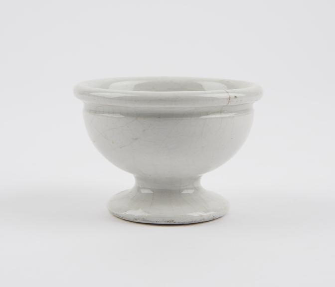 China dispensing pot, hemispherical with splayed foot, 1910-1930