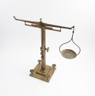 Hydrostatic balance in brass
