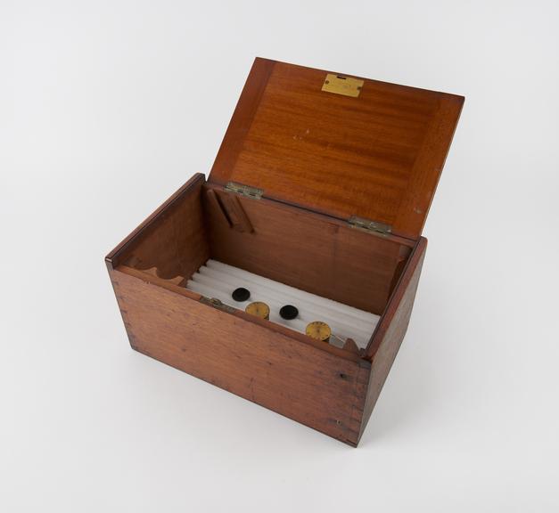 Mahogany case with two Zeiss objectives (labelled 'A' & 'D')