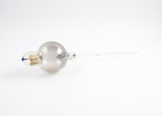 Vacuum regulating x-ray tube