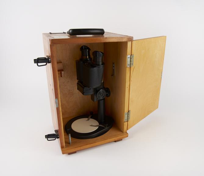 Stereoscopic microscope of basic design, Russian, 1960-1975