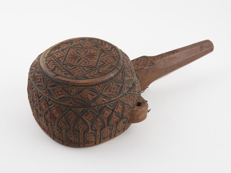 Water bottle, wood, designed to be carried, ornate decoration