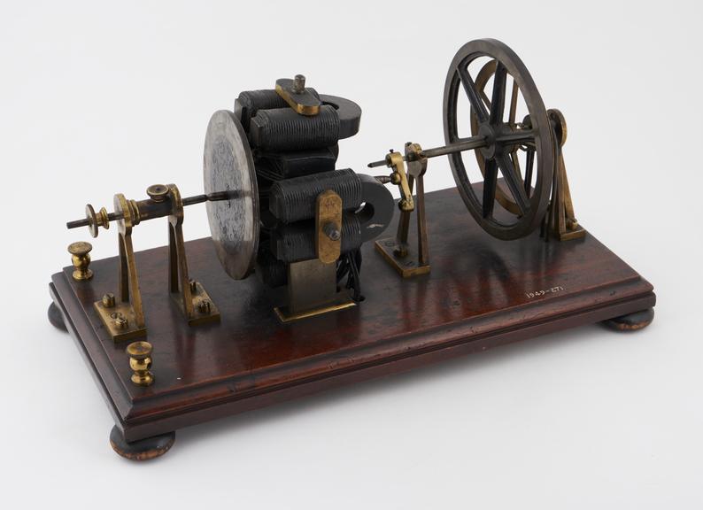 Magnetic engine by Wheatstone, eccentric disc