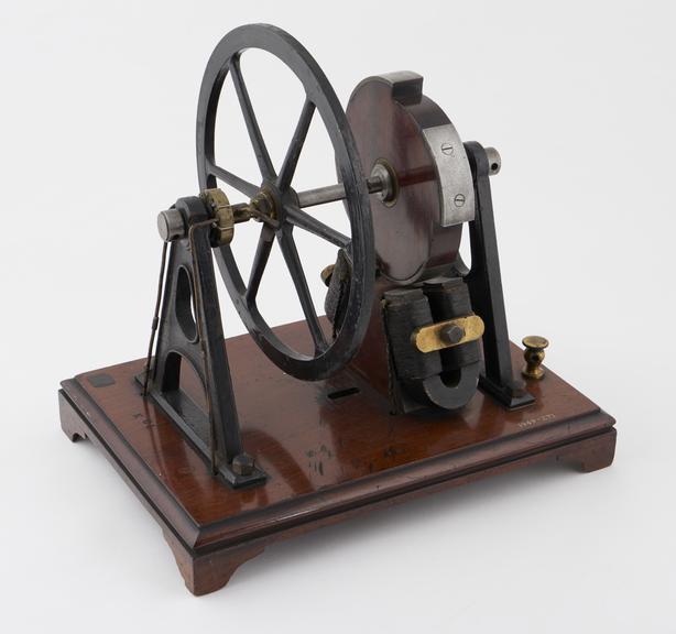 Magnetic engine by Wheatstone, sawtooth rotor