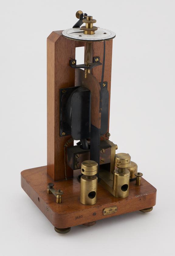 Siemen's wattmeter No 1410 in case