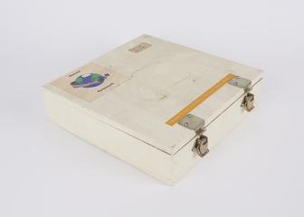 Box for thermal shield