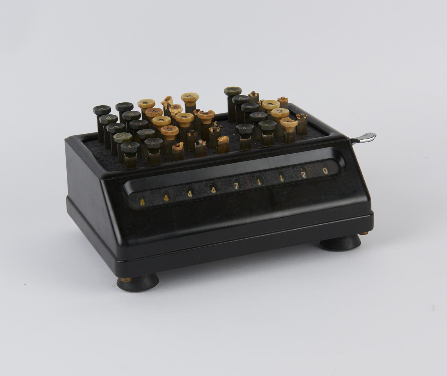Frida Adding Machine Plus Rapid adding machine, standard farthings model | Science Museum ...