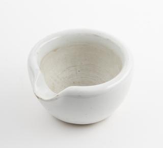 Bowl-shaped ceramic mortar with lip for pouring