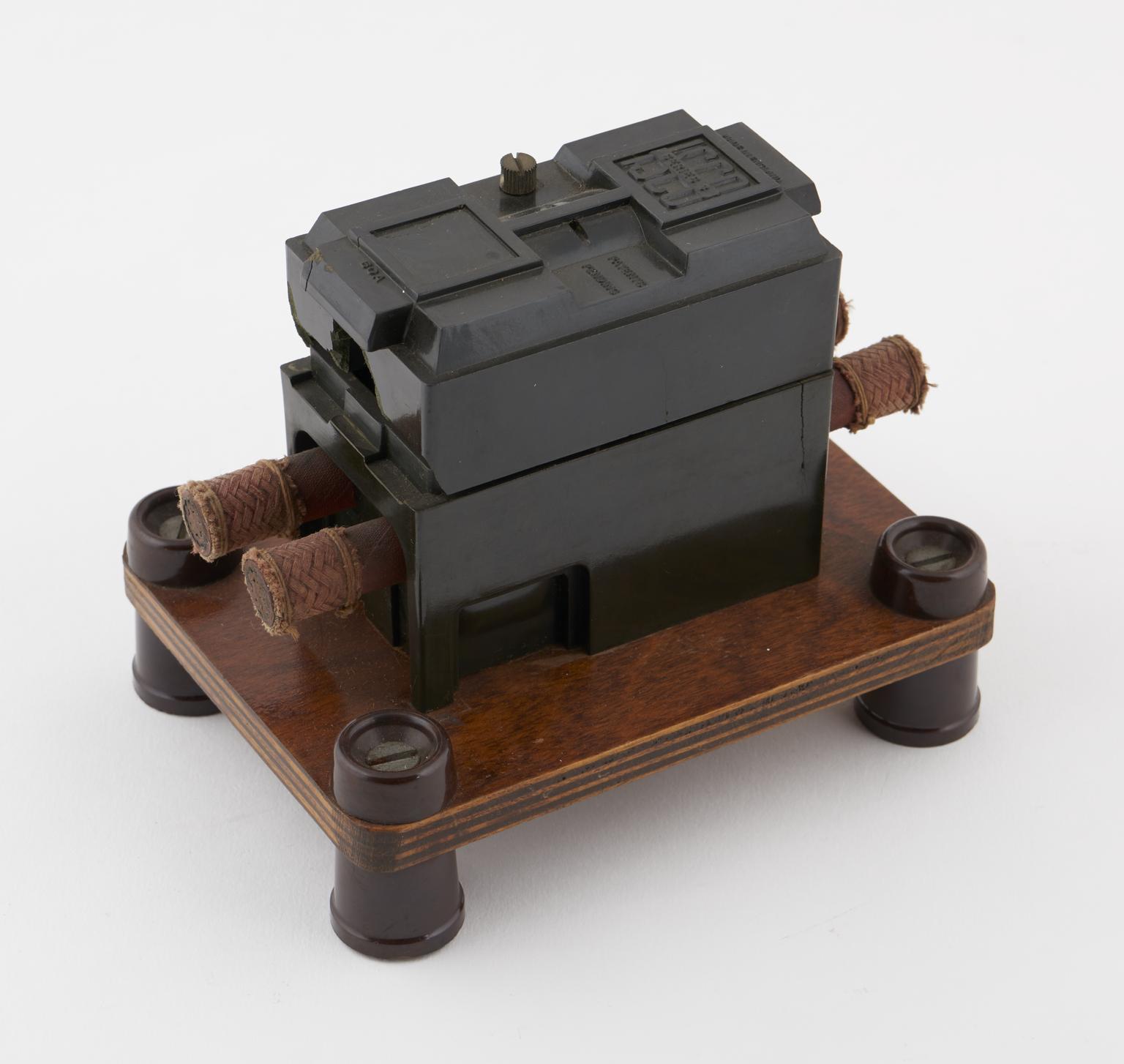 Single-pole insulated service fuse | Science Museum Group Collection