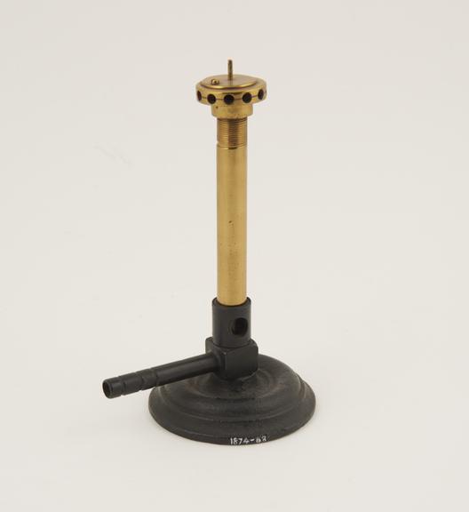 Gas bunsen burner with rose jet, unsigned, English, 1860-1874.