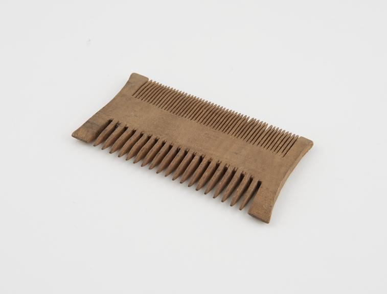 Wooden comb, rectangular