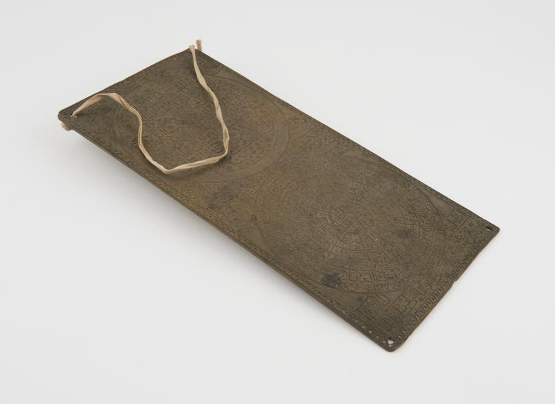 Rectangular divination plate