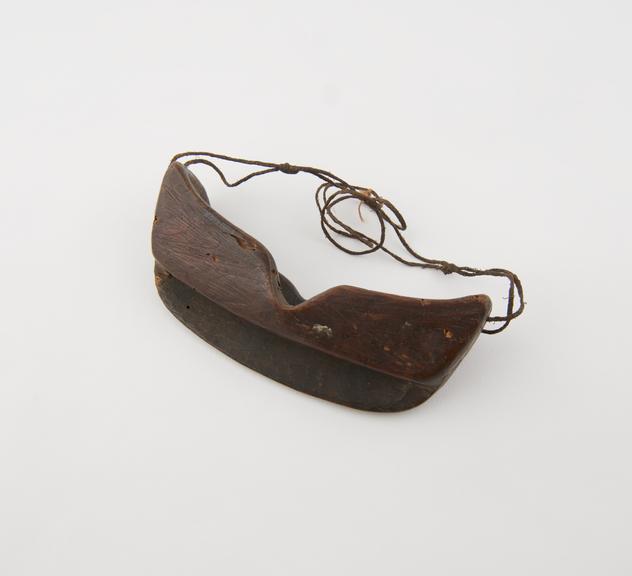 Wooden snow goggles, with single slit, incorporating eye shade