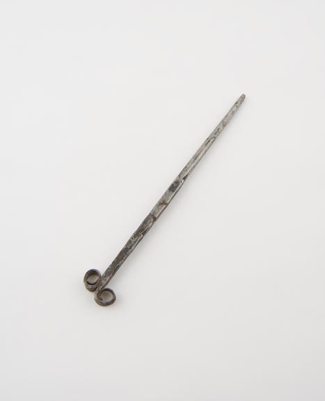 Metal stick for applying antimony to eyelids