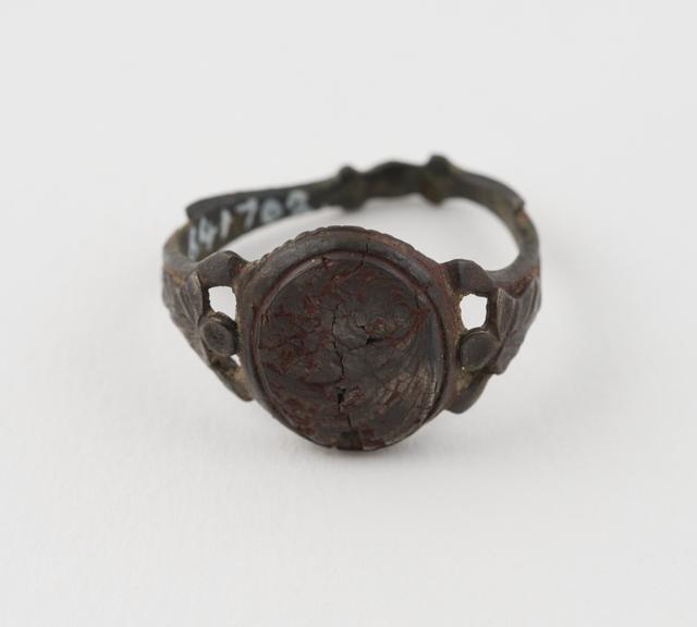 Bronze finger ring